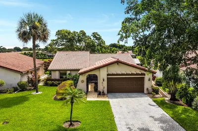 5569 Lakeview Mews Drive 1