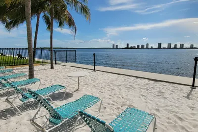 1125 Lake Shore Drive #202 1