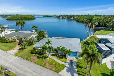 216 SW Cabana Point Cir 1