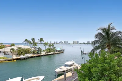 2650 Lake Shore Drive #301 1