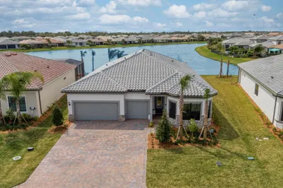 818 SE Courances Drive 1