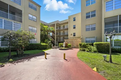 2801 Somerset Drive #101 1