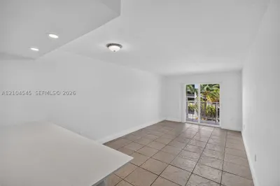 453 SW 2nd St #301C 1
