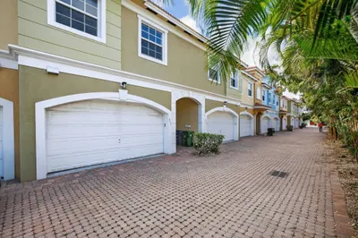 3024 NE 5th Terrace #10 1