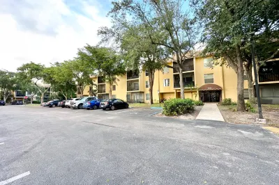 470 NW 20th Street #Unit 205 1