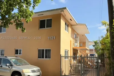 1121 NW 4  St 1