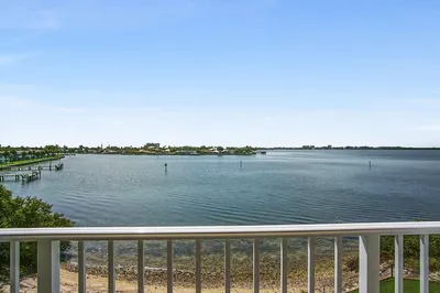 3 Harbour Isle Drive #302 1