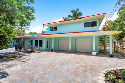 300 SE 7th Avenue 1