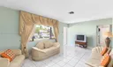 698 W 40th Pl Photo