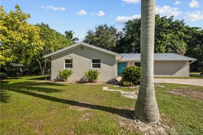 320 SW Dyer Drive Sw 1