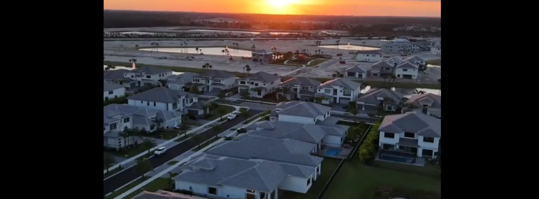 Modern Avenir Luxury | Water‑View Home