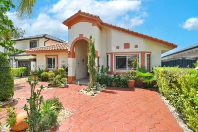 8910 NW 153rd Ter 1