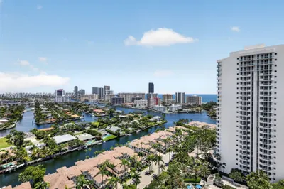 21205 YACHT CLUB DR #2409 1