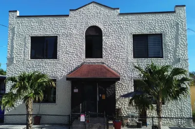 1376 NW 35th St