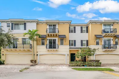 673 NW 38th Circle 1