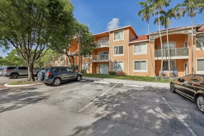 6952 SW 39th Street #105C 1