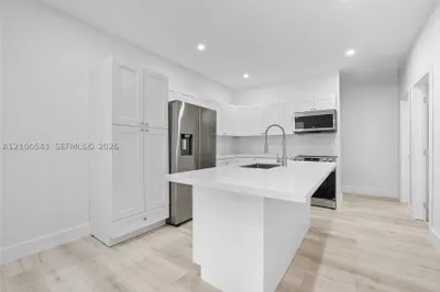 129 SW 9th Ave #1 1