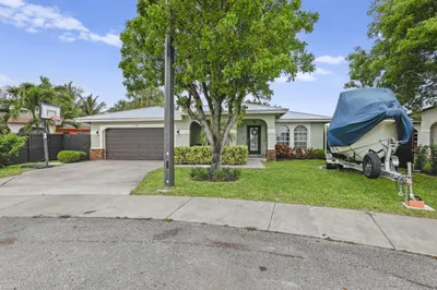401 NW 16th Place 1
