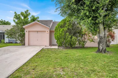 5864 Strawberry Lakes Circle 1