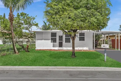 2805 NW 7th Ct 1
