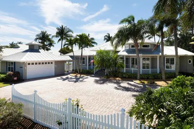 1560 SW Dyer Point Road 1