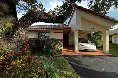 309 Lakeside Ct 1