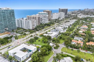 10190 Collins Ave #203 1