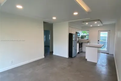 29 SW 8th Ave 1