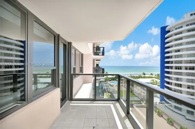 5225 Collins Ave #1015 1