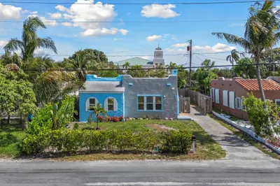 120 NW 4th Avenue 1