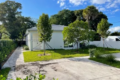 213 NW 12th St 1