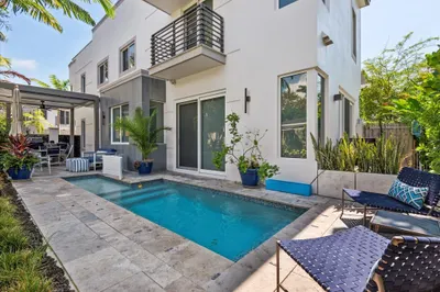815 NE 17th Avenue #5 1