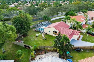 121 Applewood Drive 1