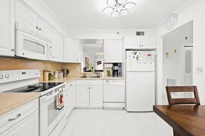 4550 NW 18th Avenue #406 1