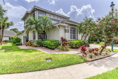 1452 E Lacosta Dr E 1