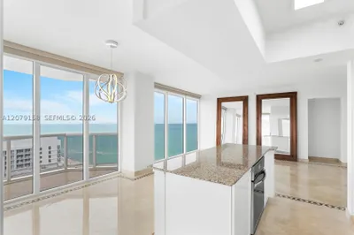 4779 Collins Ave #2707 1