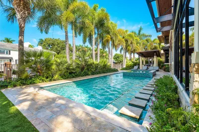 615 Royal Plaza Dr 1