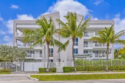 51 SE 19th Avenue #401 1