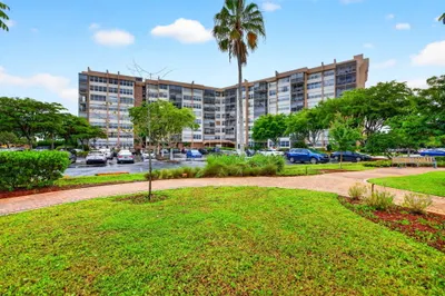1100 St Charles Place #PH3 1