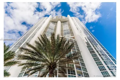 18201 Collins Ave #2003 1