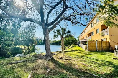 6245 Kendale Lakes Cir #208 1