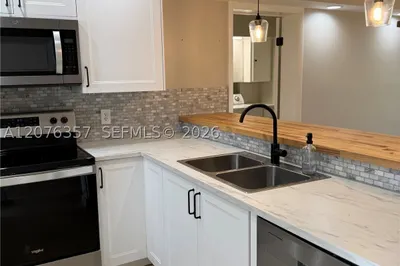 1520 Whitehall Dr #206 1