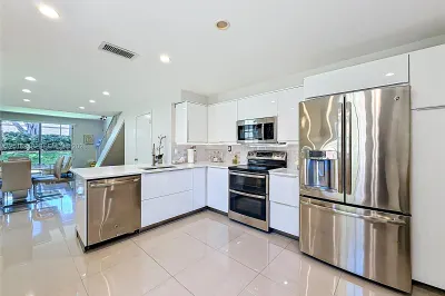 952 Sevilla Cir 1