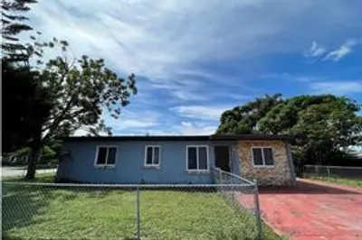 2900 NW 5th Court 1