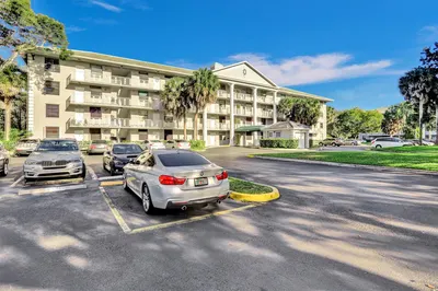 1516 Whitehall Dr #105 1