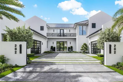 202 NW 7th St 1