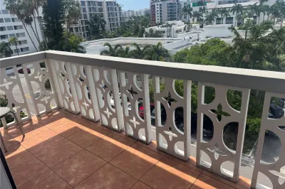 9700 E Bay Harbor Dr #512 1