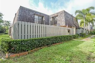 340 S Waverly Place #8b 1