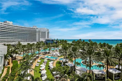 4391 Collins Ave #506/507 1