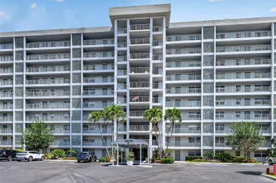 4015 W Palm Aire Dr #502 1